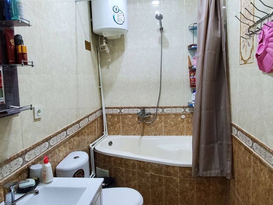 Продаются 115 кв 4 комнатная квартира  ул Амира Темура