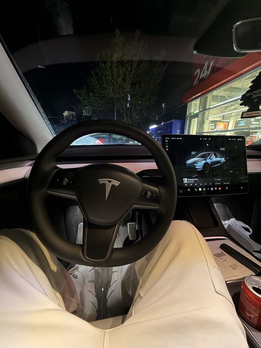 TESLA Model Y 2022 — imagine 4