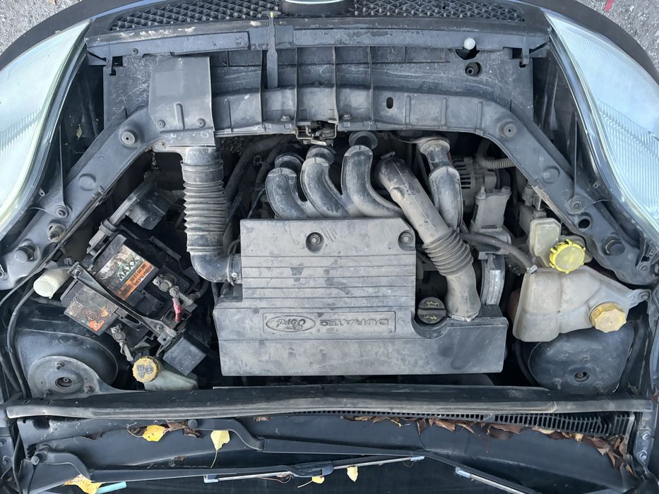 Форд фиеста 1.4 бензин. На части.