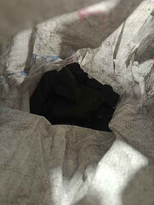 Уголь в мешках. На весах проверка