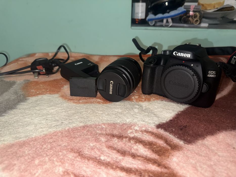 Aparat canon eos4000d full kit