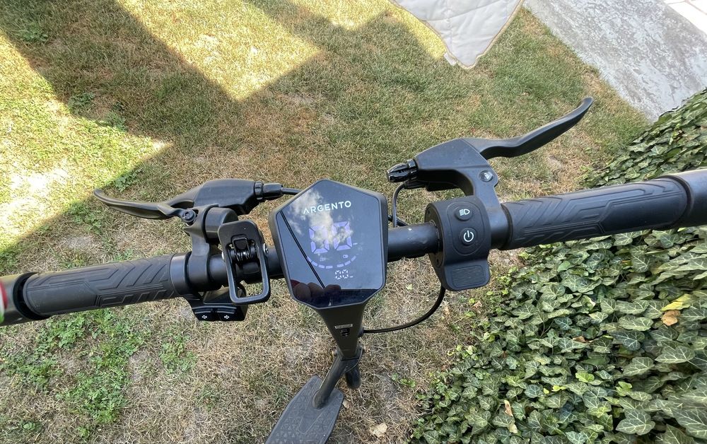 Trotineta Electrica Argento AG23 Urban Lightweight , Autonomie 23 km, 25km/h, culoare:Negru ,Putere macima 300W