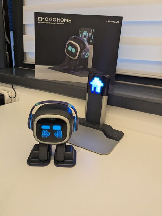 Robot interactiv EMO GO HOME Living AI