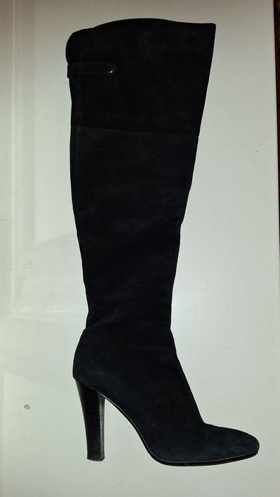 Продам замшевые сапоги