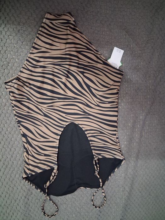 Costum baie 38 , nou