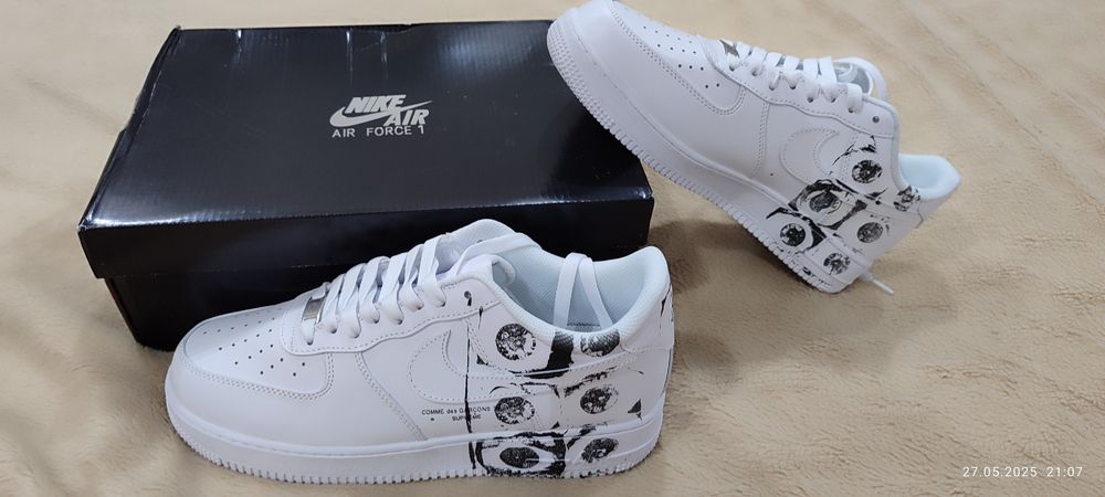 Кроссовки продам