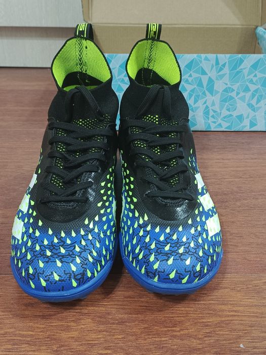 Продается сороконожки  Адидас