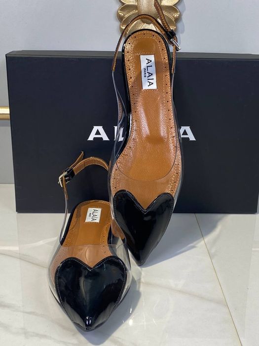 Нови обувки Alaia със сърца