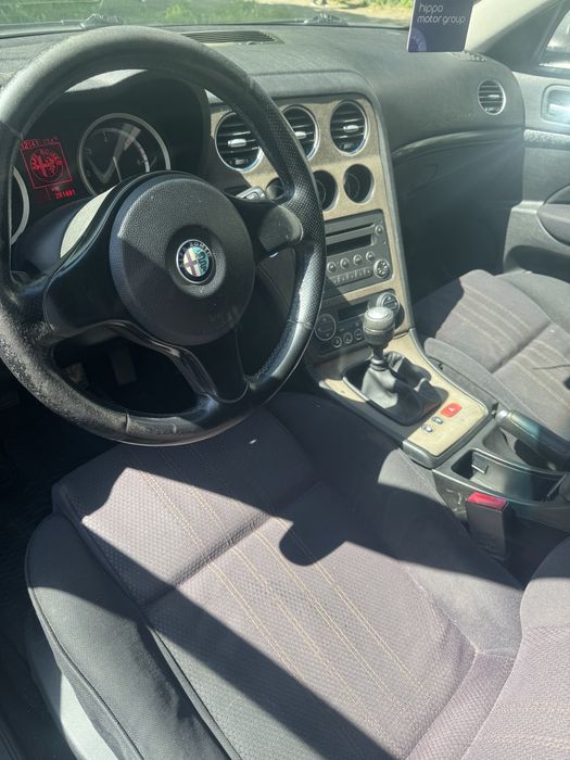 Alfa romeo 159 dtm 1800 €  negociabil an 2007 km 280000  o dau ca miam luat alta masina
