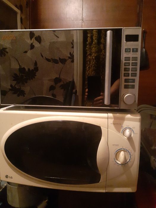 Микроволновка 4000тг. На запчасти.