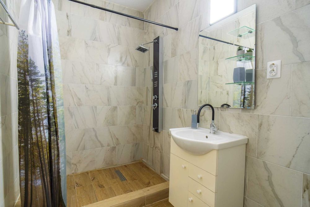 Cabana spatioasa de vanzare (zona de munte)