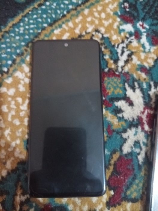 Срочно продам телефон Самсунг а51 2 штук