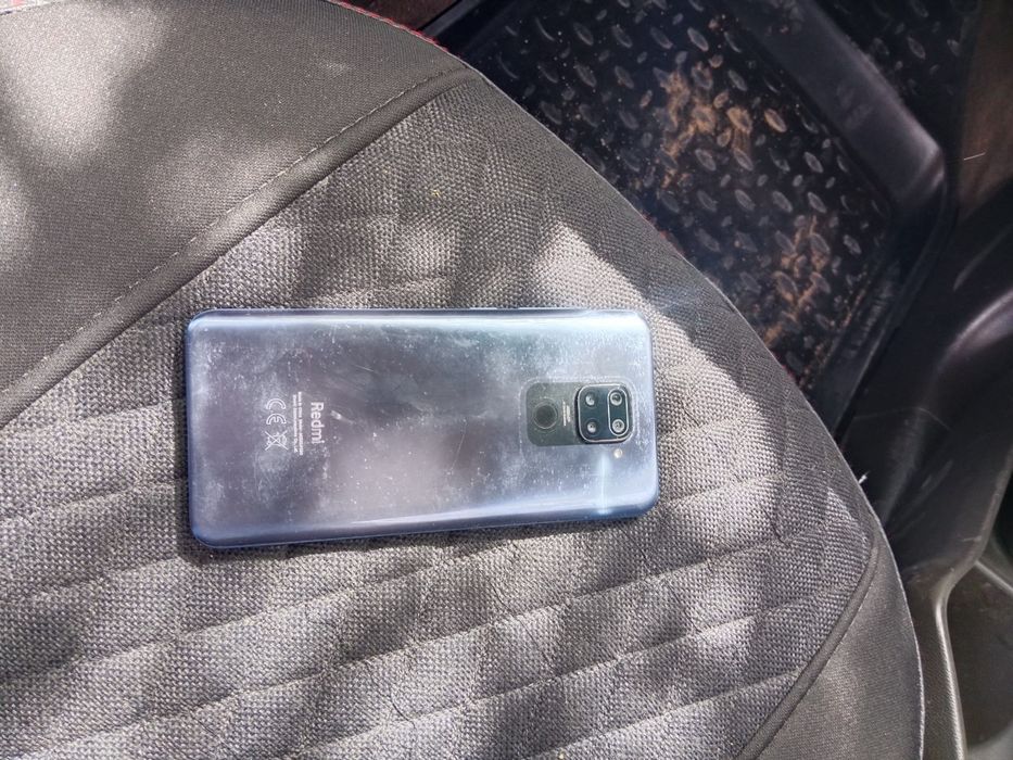 Telefon sotiladi holati yaxshi ishlab turibdi sensorli ozgina singan h