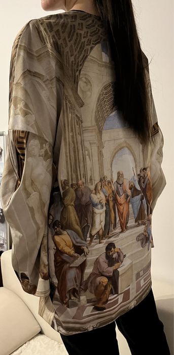 Piesa vestimentara unica, imprimeau Pictura de Rafael
