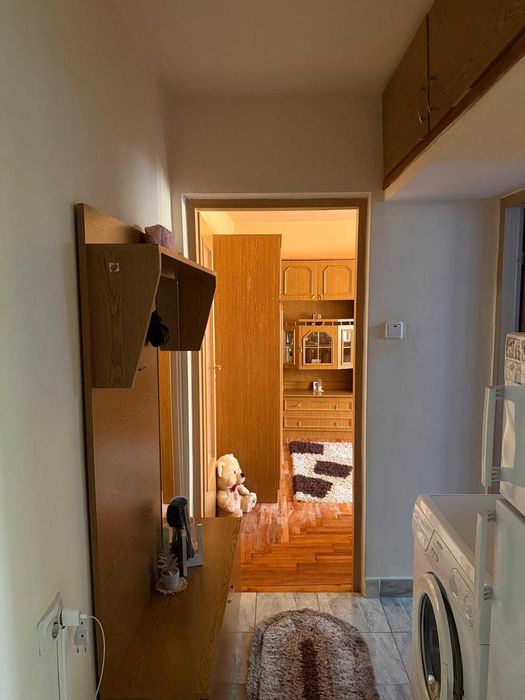Se oferă spre vânzare un apartament cu două camere, situat în zona Micro 6.