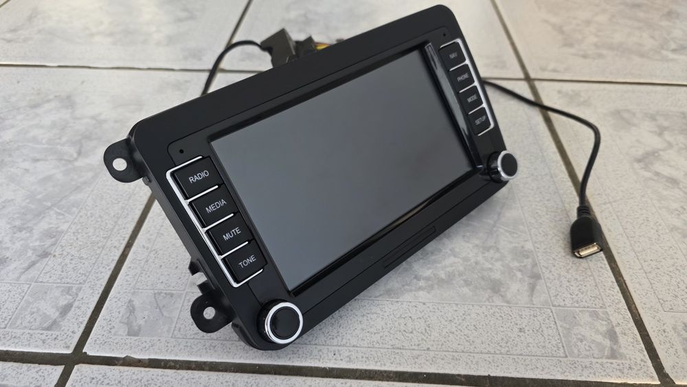 Navigatie adroid - VW Golf 5, 6, Passat B6 B7 CC, Tiguan, Touran Skoda