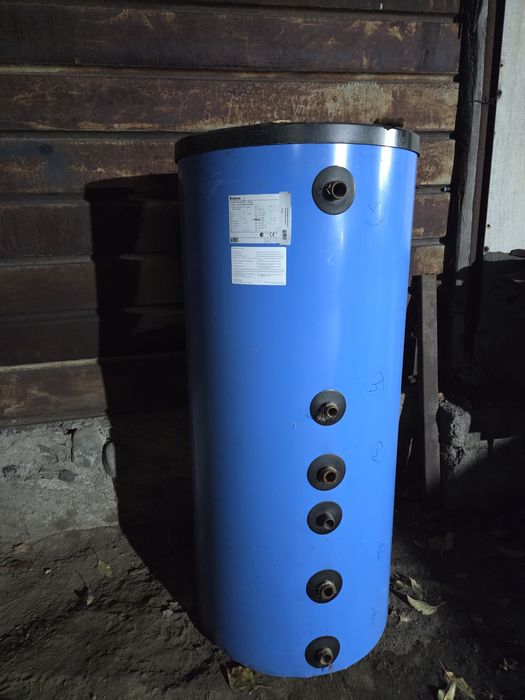 Продам бойлер косвиник будерус