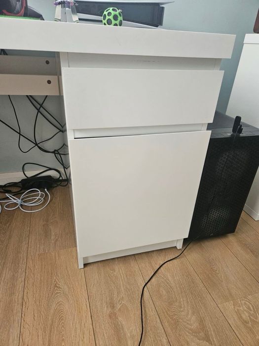 Комплект мебели(легло, гардероби, бюро, скрин за играчки)