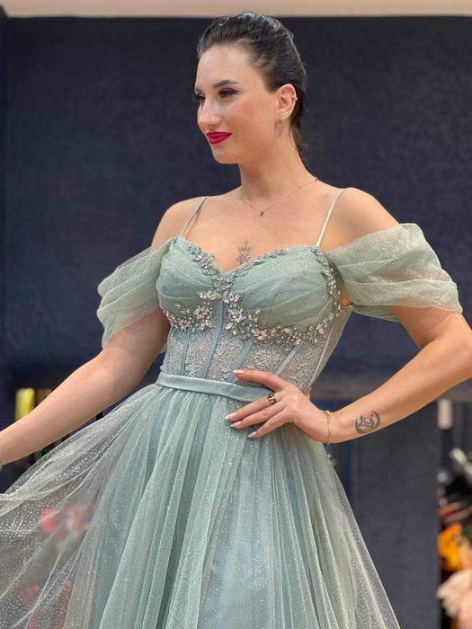 Чисто нови рокли