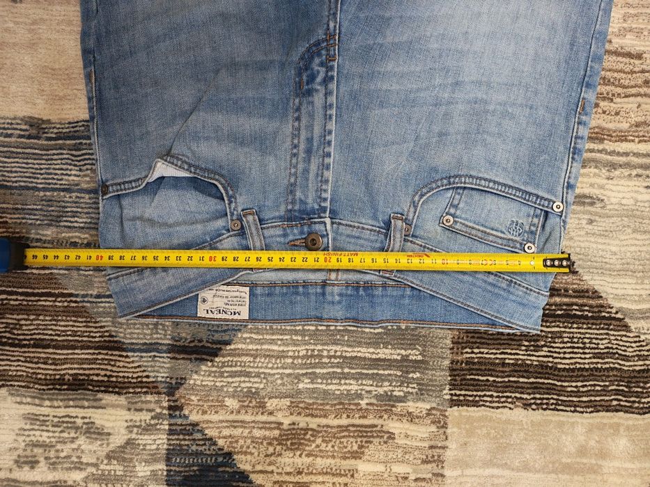 De vânzare blugi Mc Neal