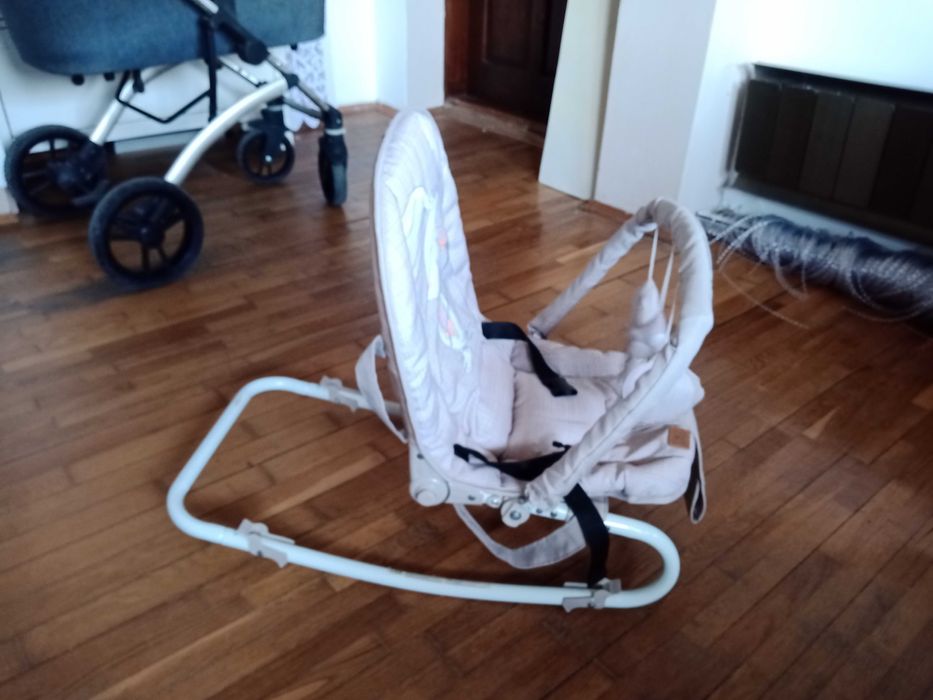 Бебешки шезлонг - люлеещ се стол - бебешка люлка