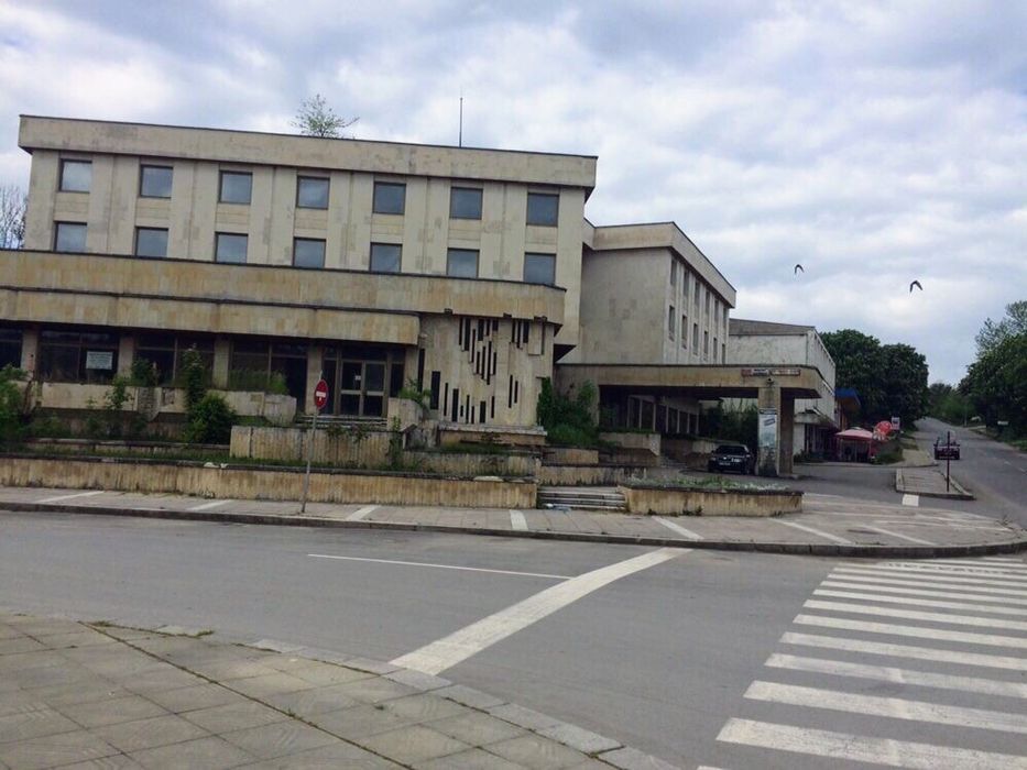 Продавам хотел в гр. Лозница