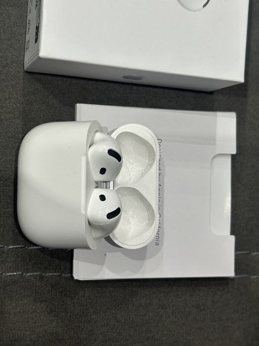 AirPods 4 Active Noise Cancellation