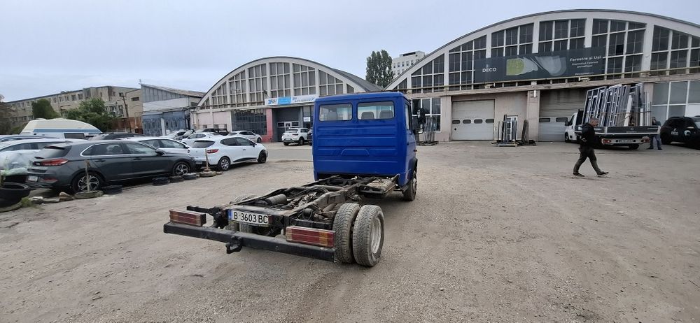 Mercedes vario sasiu basculanta  cat B 3,5 tone