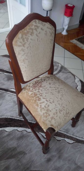 Vand 4 scaune pentru sufragerie