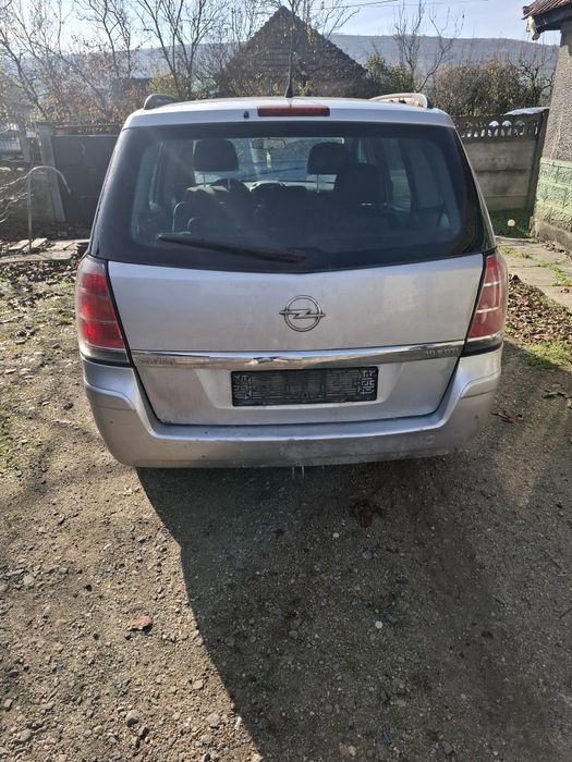 Dezmembrez opel zafira an 2006 motor 2.2 diesel orice piesa disponibil