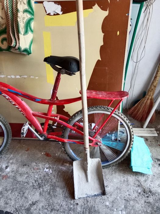 Продам лопату, тяпку.