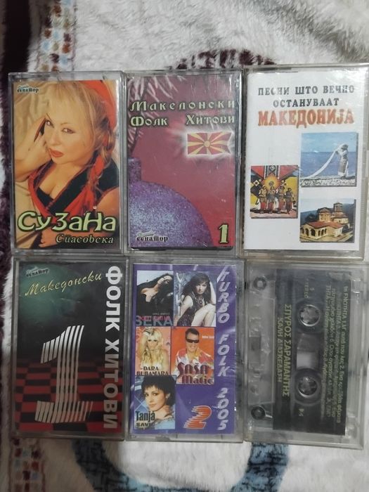 Аудио касетки с фолк и поп