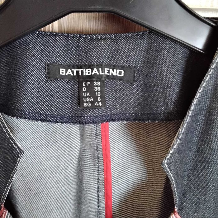 Продавам дънкова рокля номер 38.