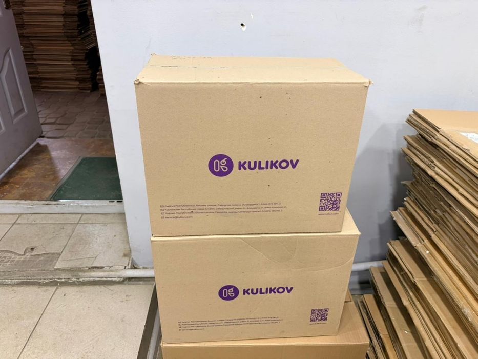 Картонные коробки в отличном состоянии.