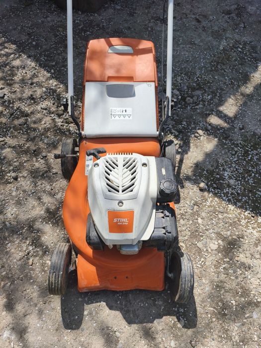 Mașină de tuns iarba Stihl