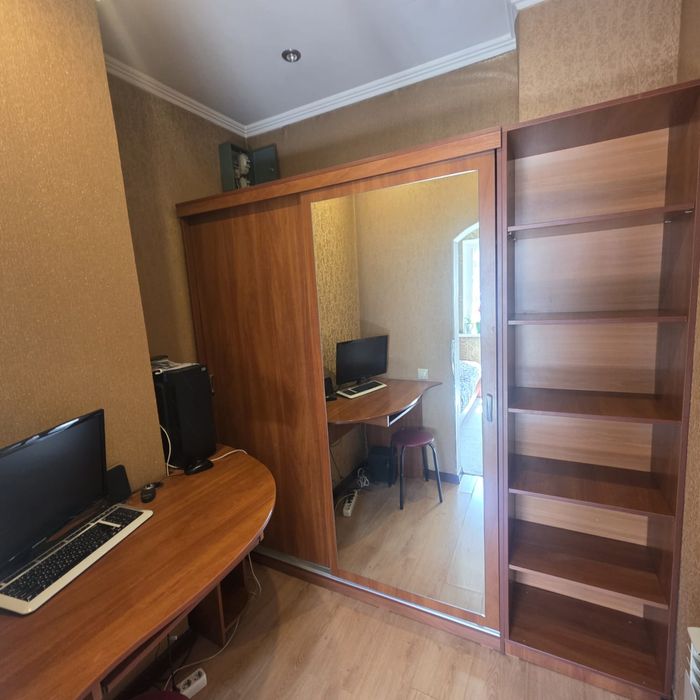 Продам шкаф со столом для компьютера