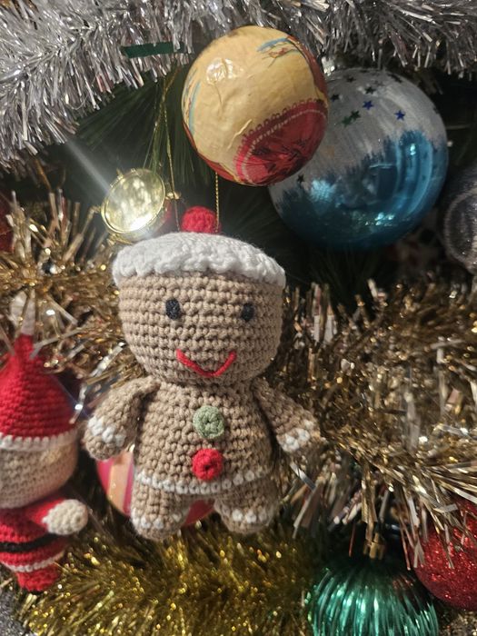 Ръчно изплетени коледни играчки за елха