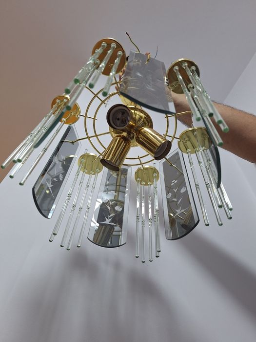 Lustra moderna cu elemente de cristal