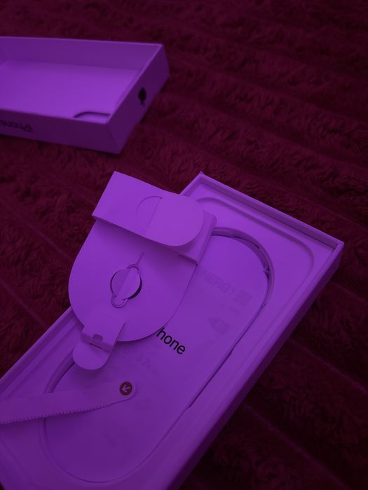 Vand cutie iphone 16 de culoare black