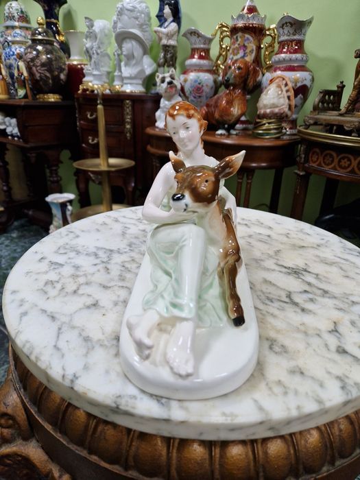 Стара уникална антикварна порцеланова фигура композиция