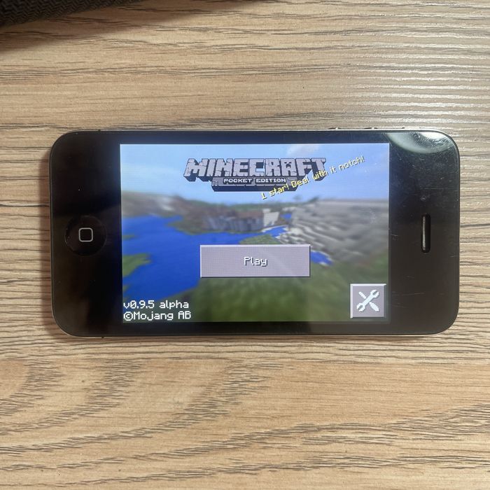 iPhone 4 16gb черный с играми