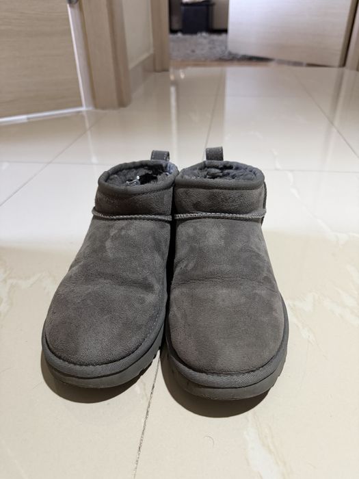 UGG cizme de zăpadă din piele întoarsă Classic Ultra Mini