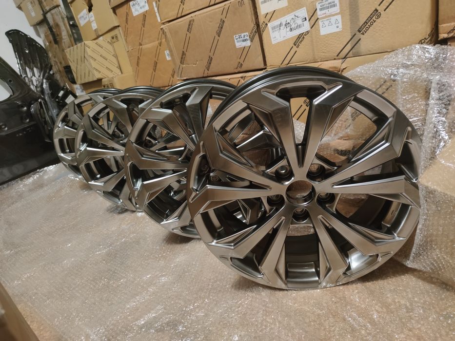 Продам комплект легкосплавных дисков.