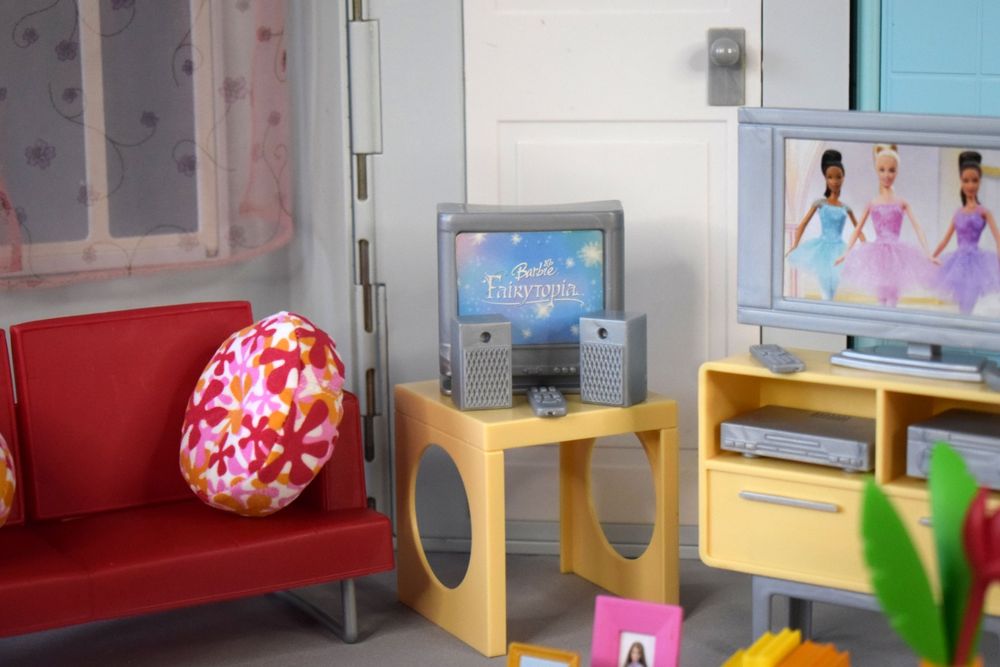 Дом Totally Real для Барби + мебель