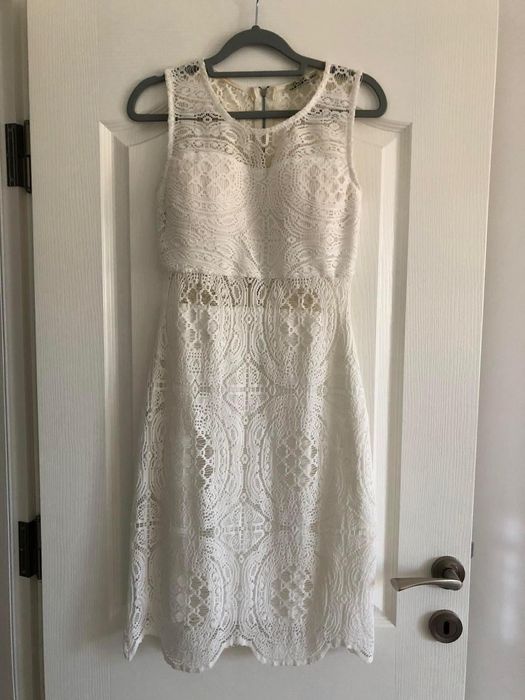 Официална Бяла  дантелена рокля
