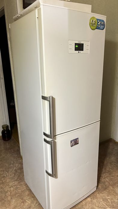 Продам холодильник LG