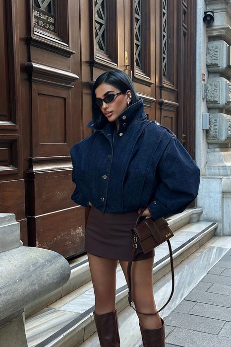 Дамско дънково яке с обемна кройка – модерен модел