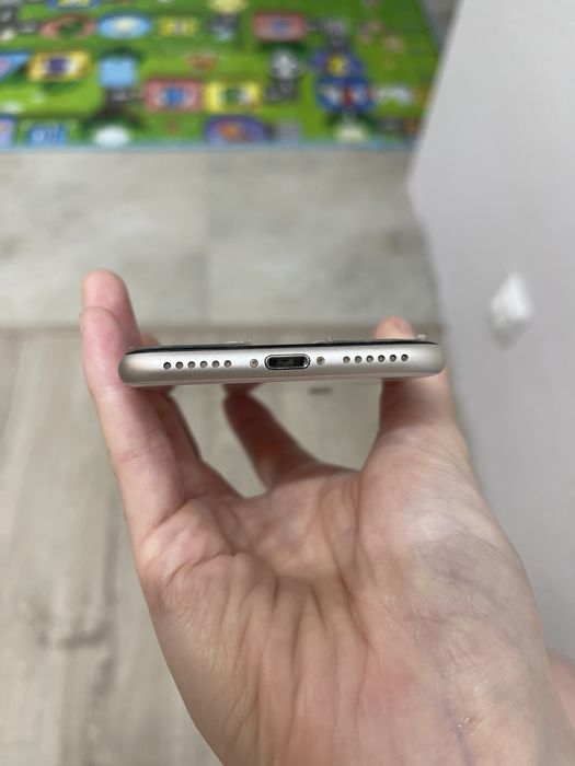 Продам iphone se 64 gb
