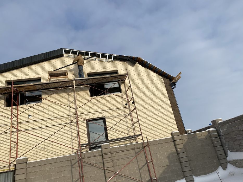 Карниз , фасад , сливы