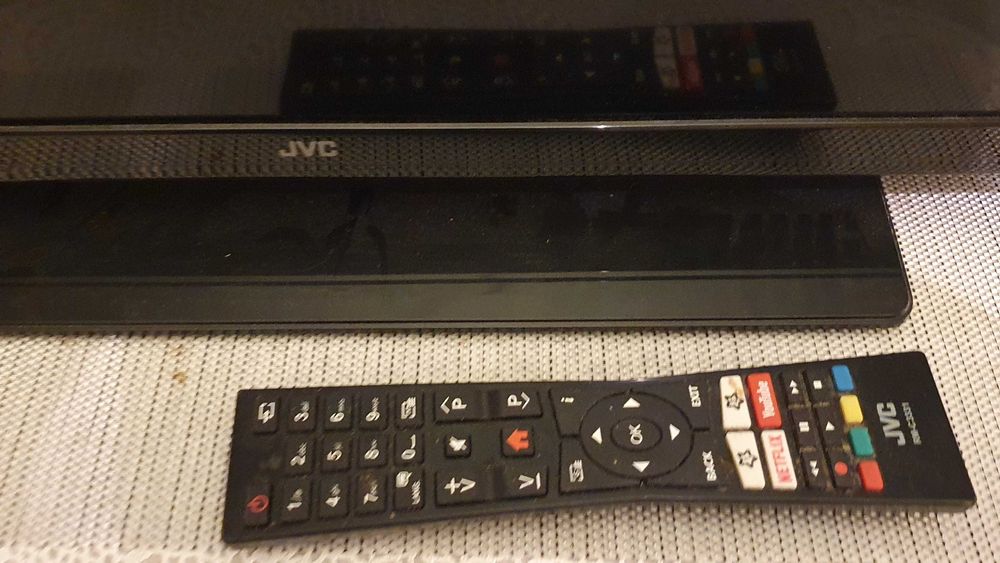 TV JVC LT-32VH52M Smart TV